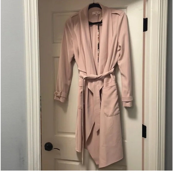 Eliza J - Picture 1 of 4